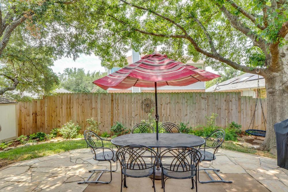 Fenced Yard and Patio Family Home in Round Rock